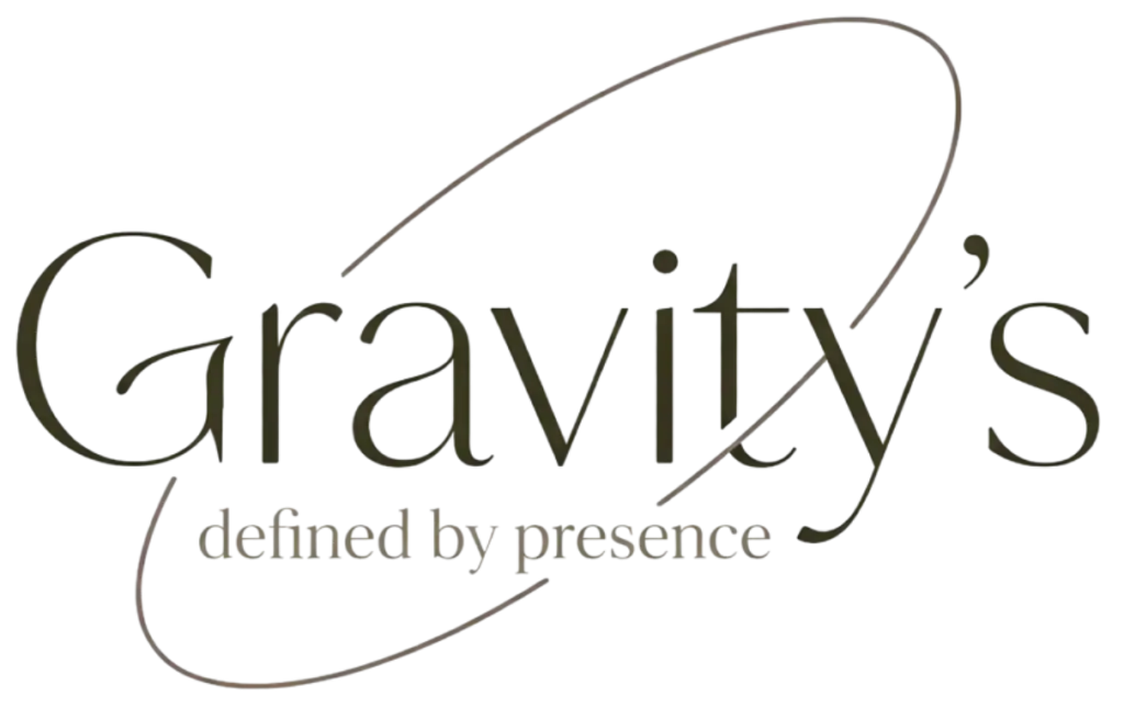 לוגו של Gravity's, חנות עיצוב הבית ביבנה, עם עיצוב מודרני ומזמין.